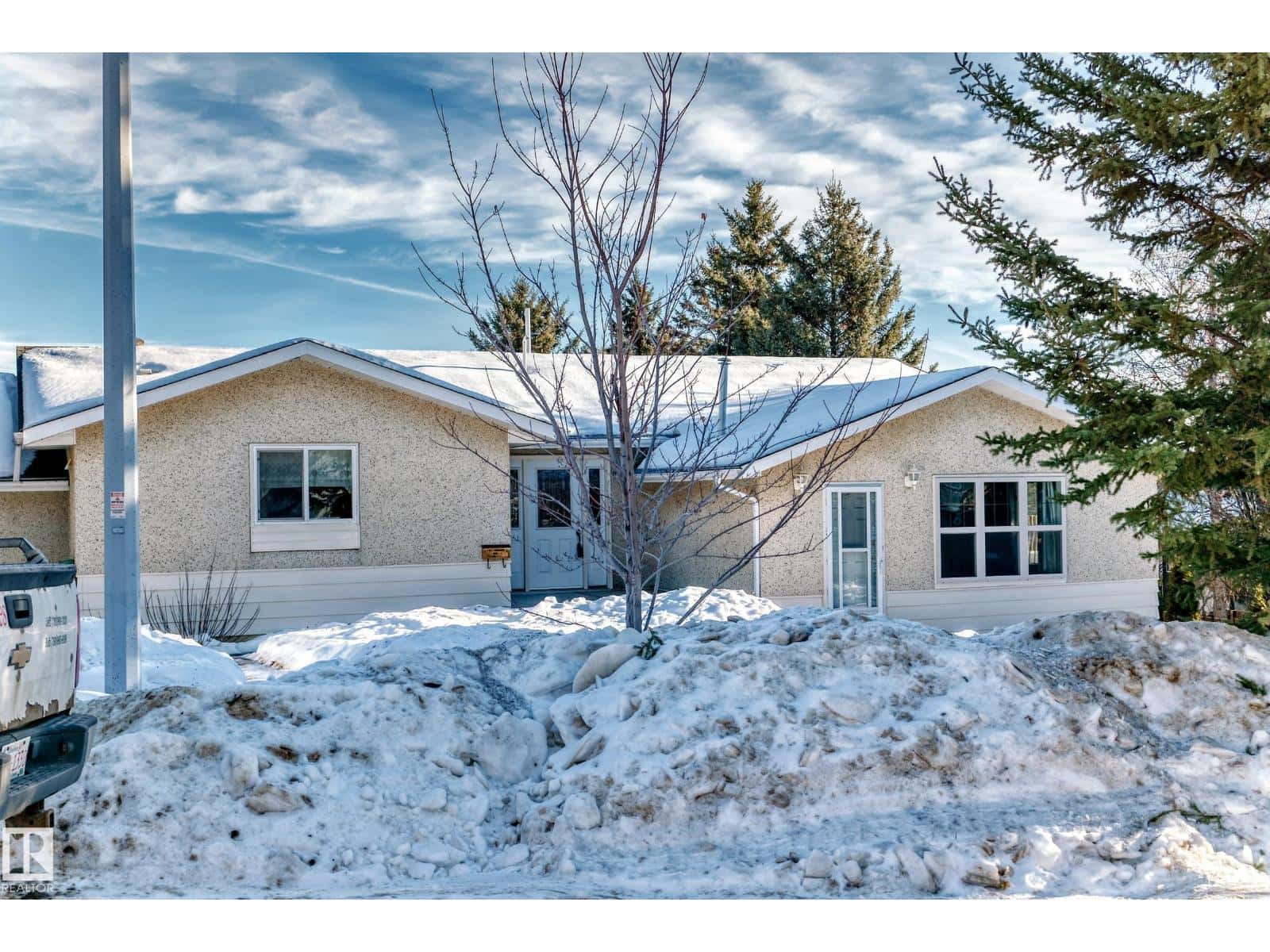 26 LOUISBOURG PL — St. Albert, Alberta - Photo 3 of 71