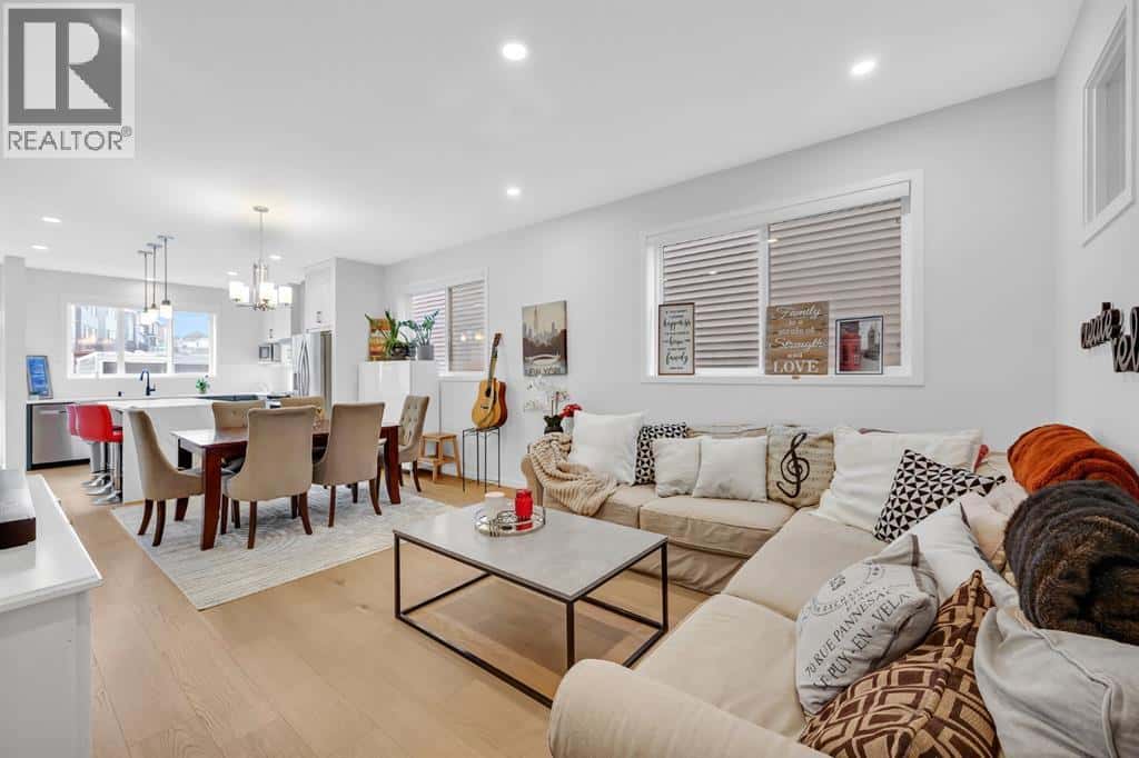 153 Edith Way NW — Calgary, Alberta - Photo 2 of 50