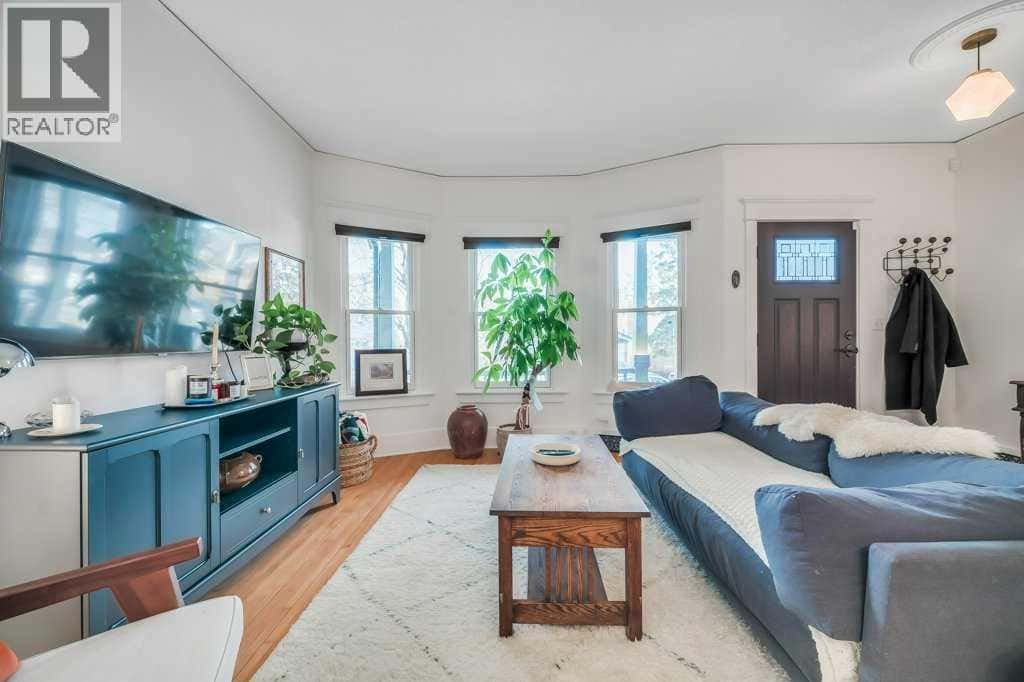 2123 16 Street SW — Calgary, Alberta - Photo 5 of 45