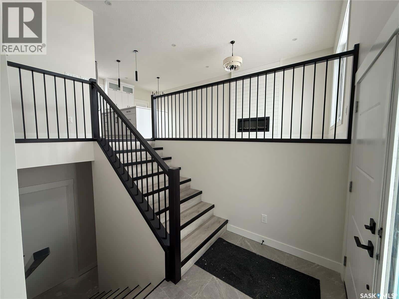 810 Ballesteros CRESCENT — Warman, Saskatchewan - Photo 3 of 19