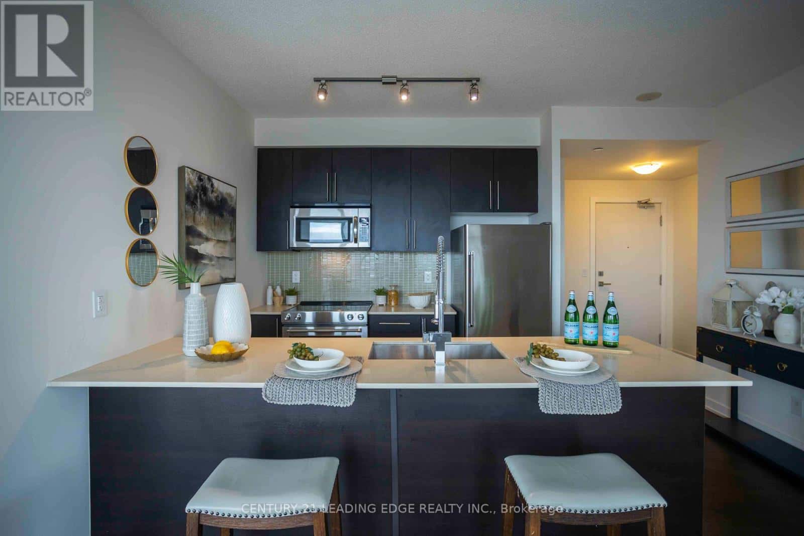 3709 - 510 CURRAN PLACE — Mississauga (Creditview), Ontario - Photo 2 of 27