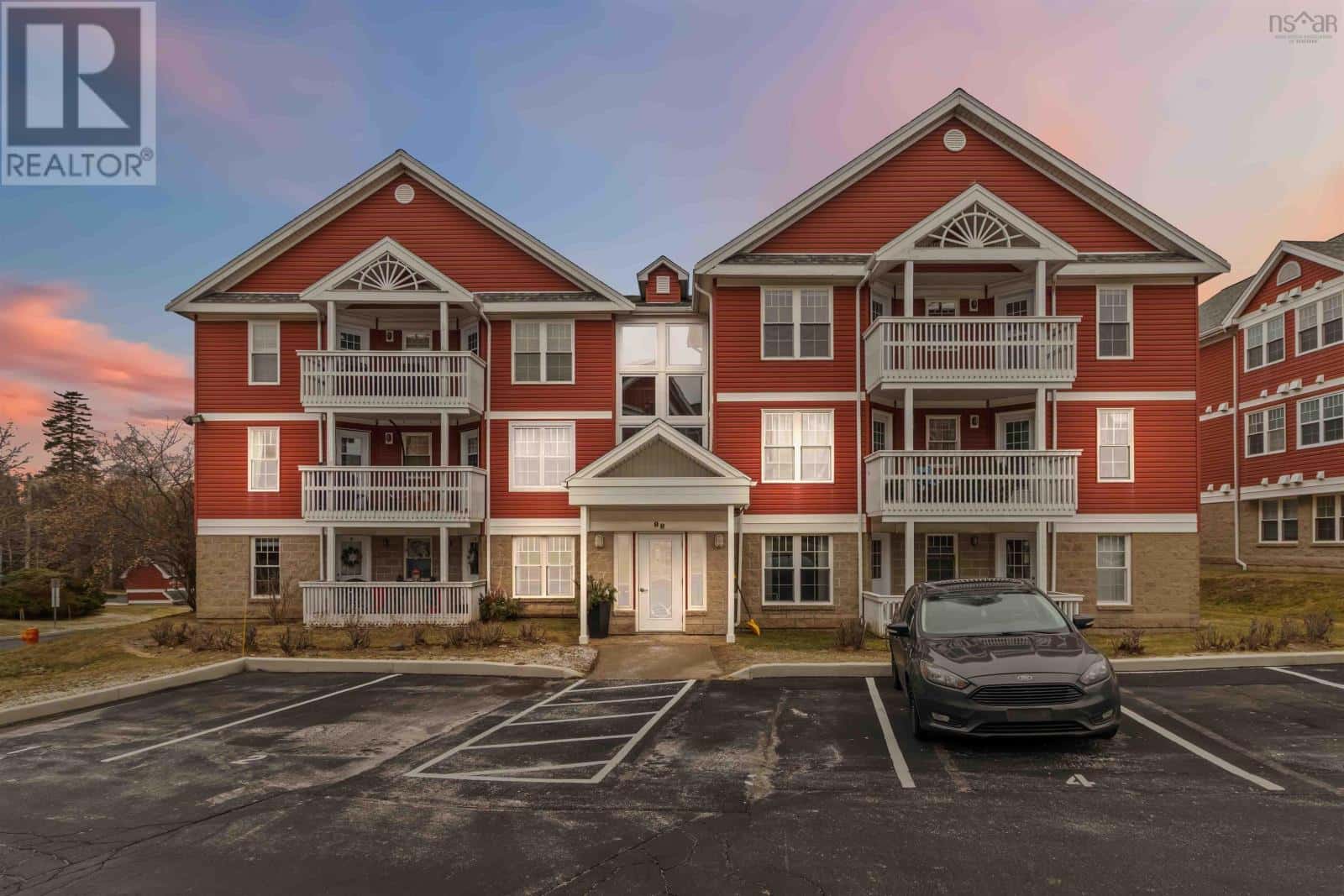 334 88 Moirs Mill Road — Bedford, Nova Scotia - Photo 2 of 39