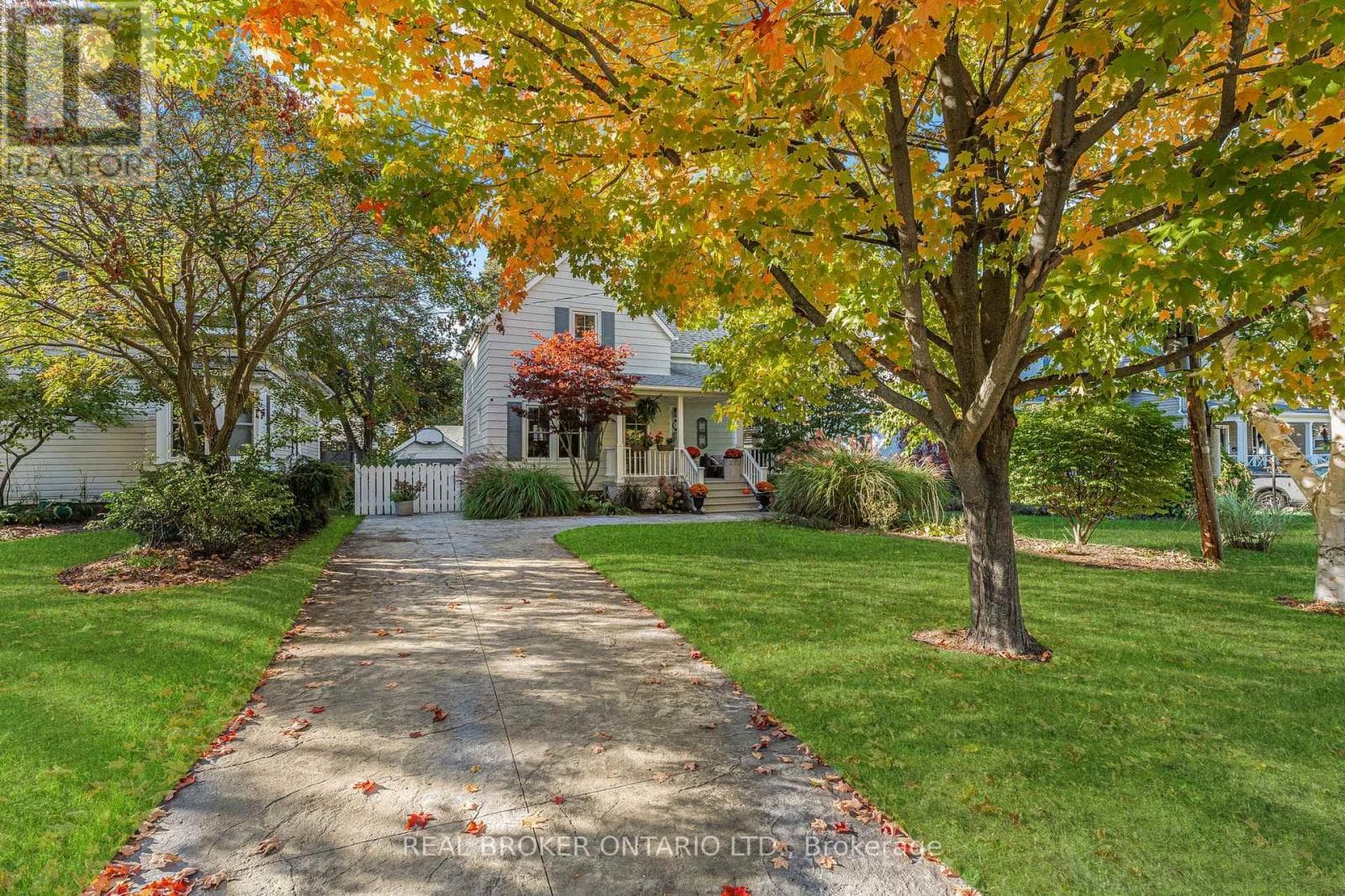 24 ROBINSON STREET S — Grimsby (Grimsby East), Ontario - Main photo