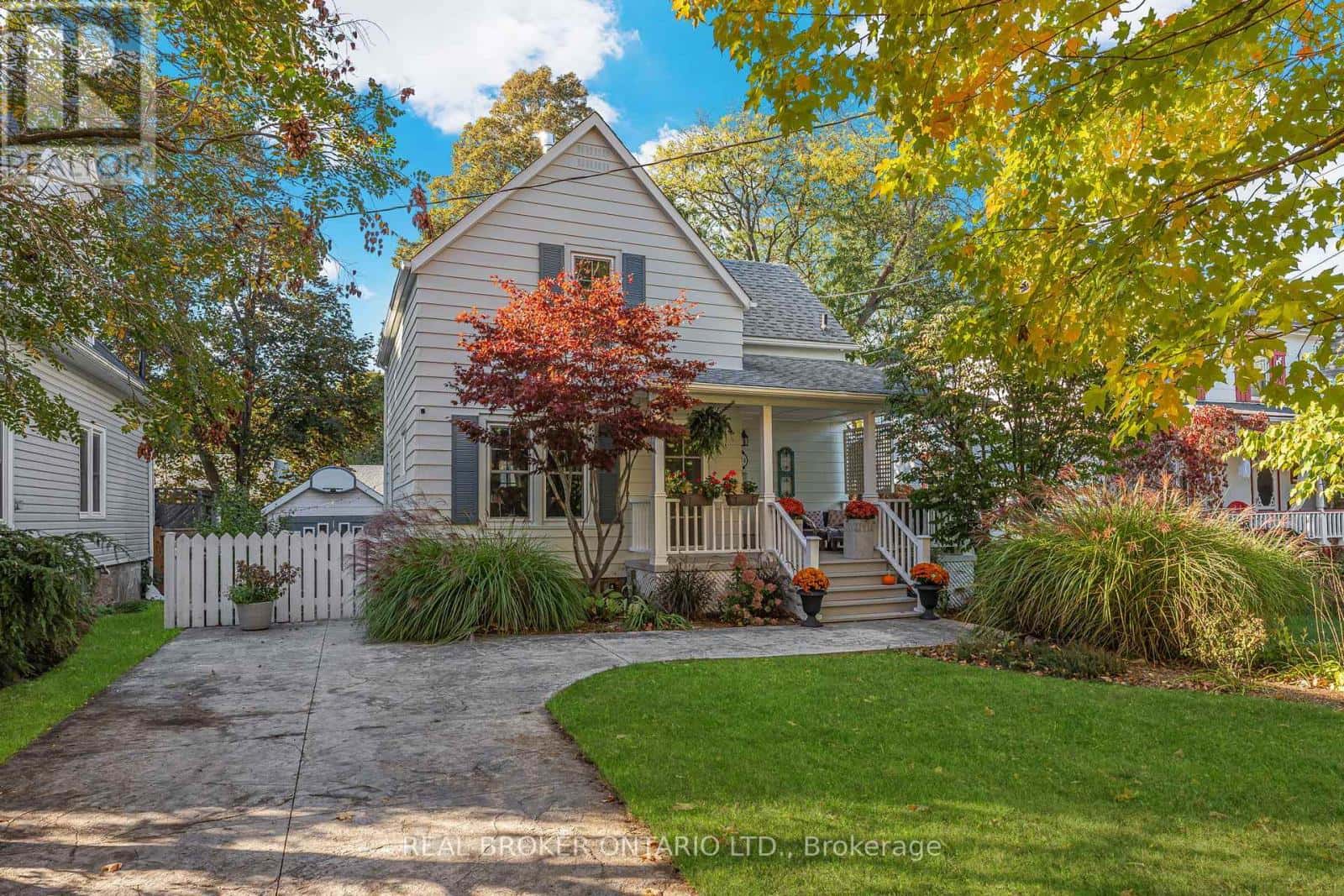 24 ROBINSON STREET S — Grimsby (Grimsby East), Ontario - Photo 4 of 49