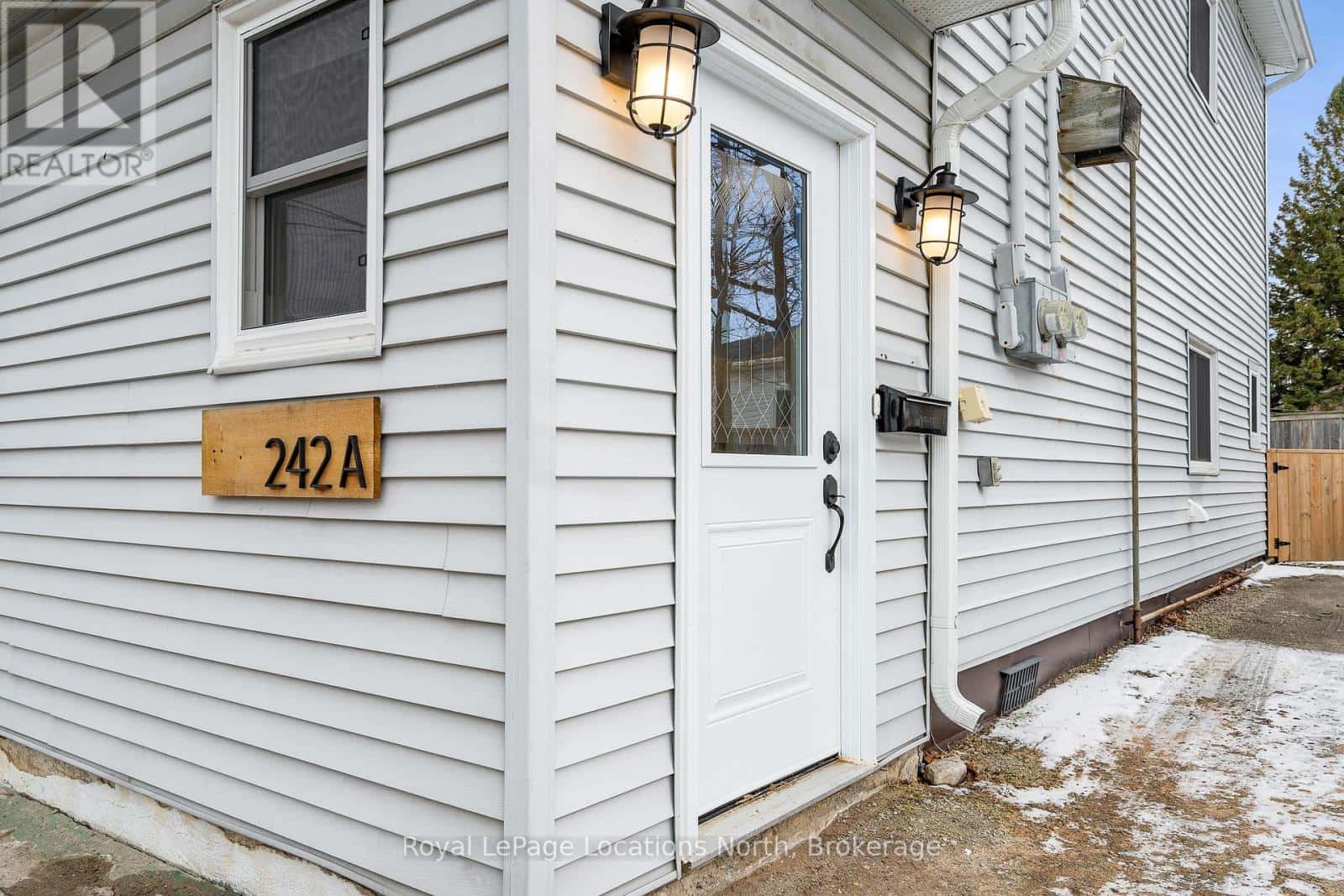 242 SIMCOE STREET — Collingwood, Ontario - Photo 3 of 42