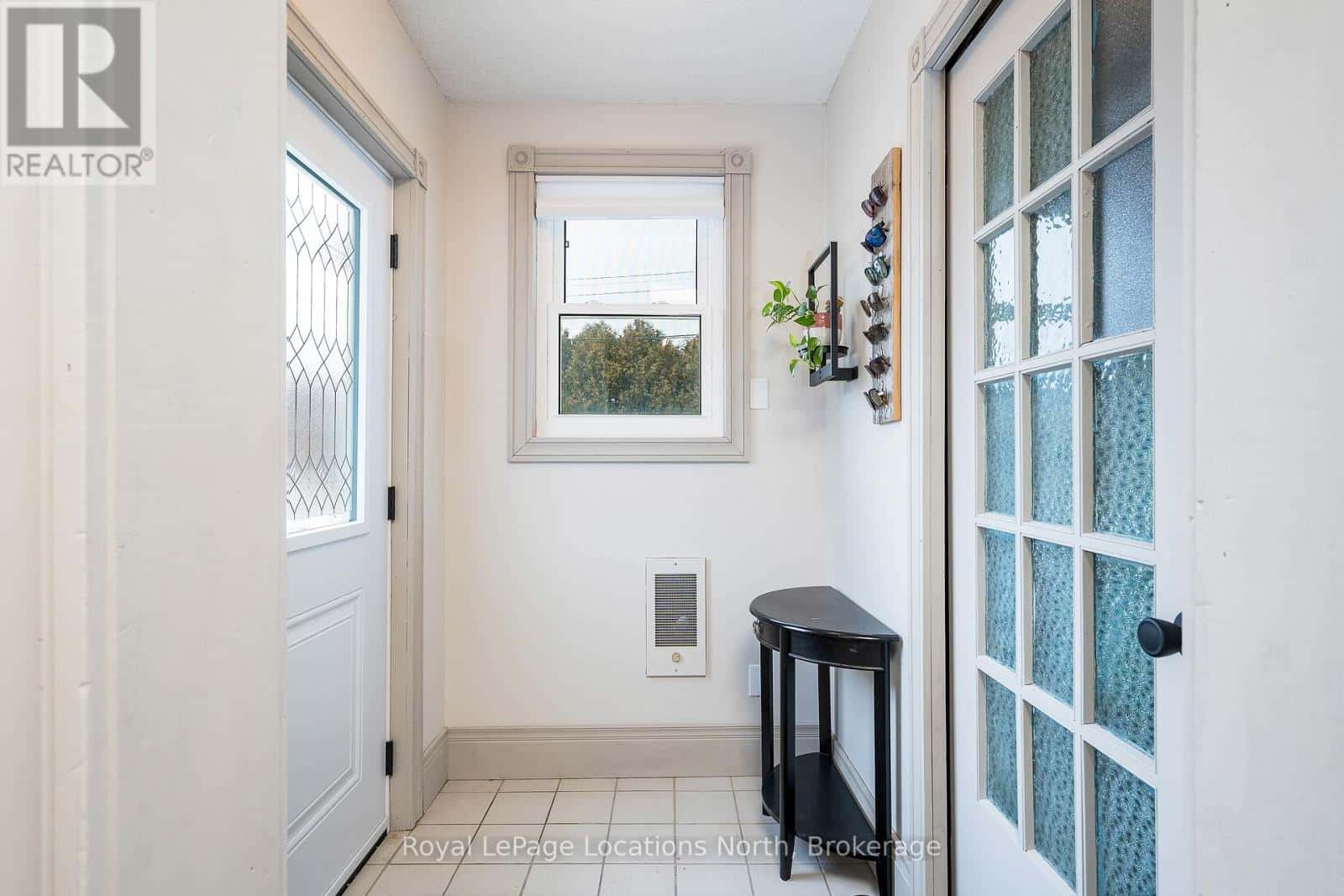 242 SIMCOE STREET — Collingwood, Ontario - Photo 4 of 42