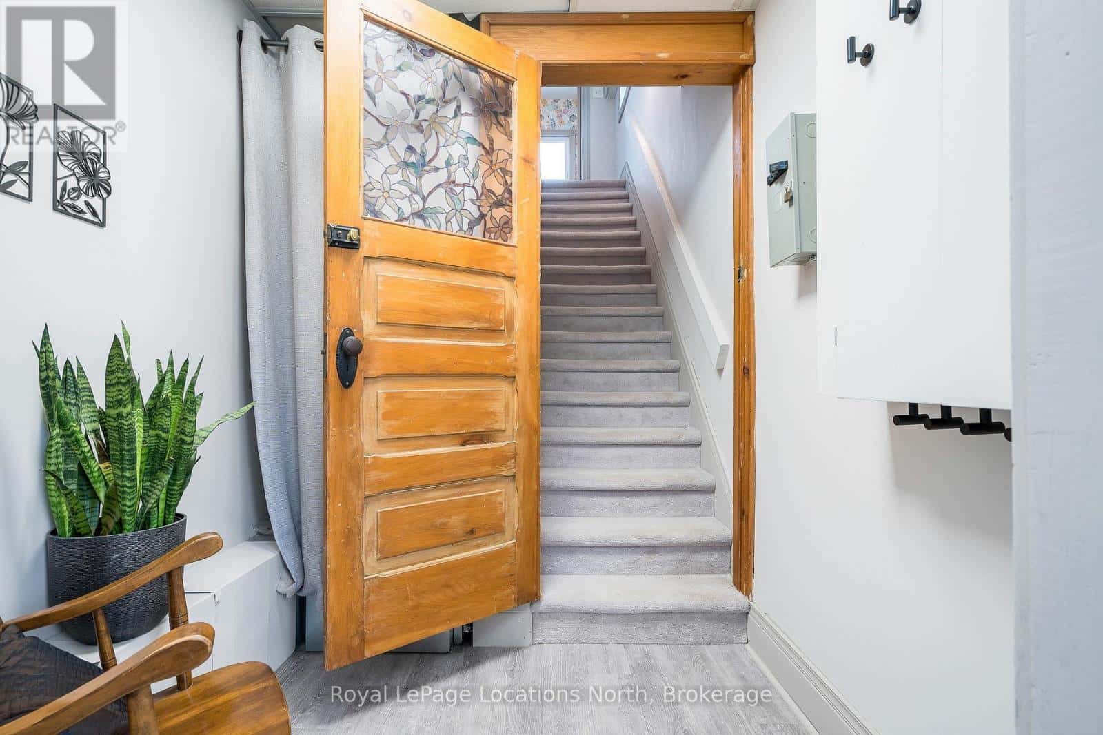 242 SIMCOE STREET — Collingwood, Ontario - Photo 5 of 42