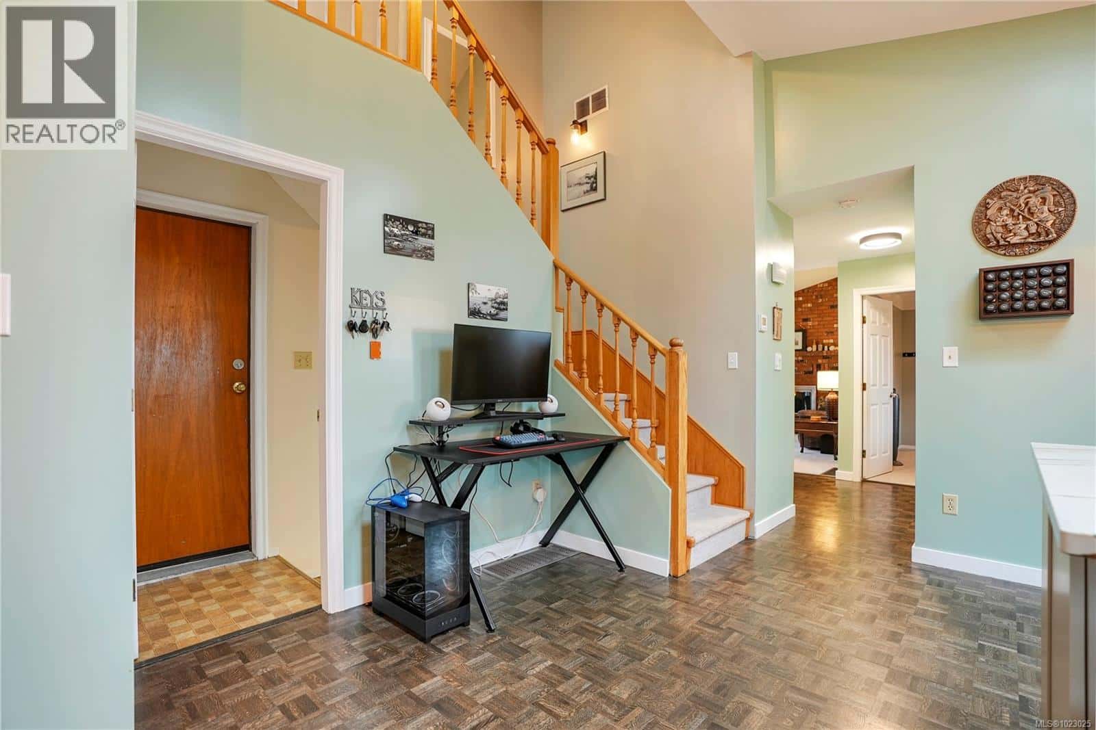 586 Stornoway Dr — Colwood, British Columbia - Photo 2 of 34