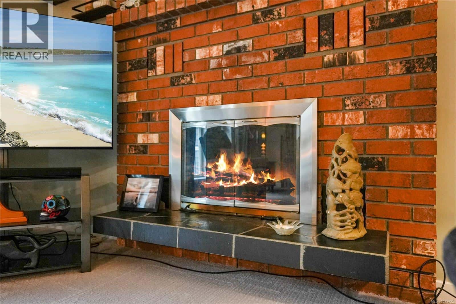 586 Stornoway Dr — Colwood, British Columbia - Photo 4 of 34