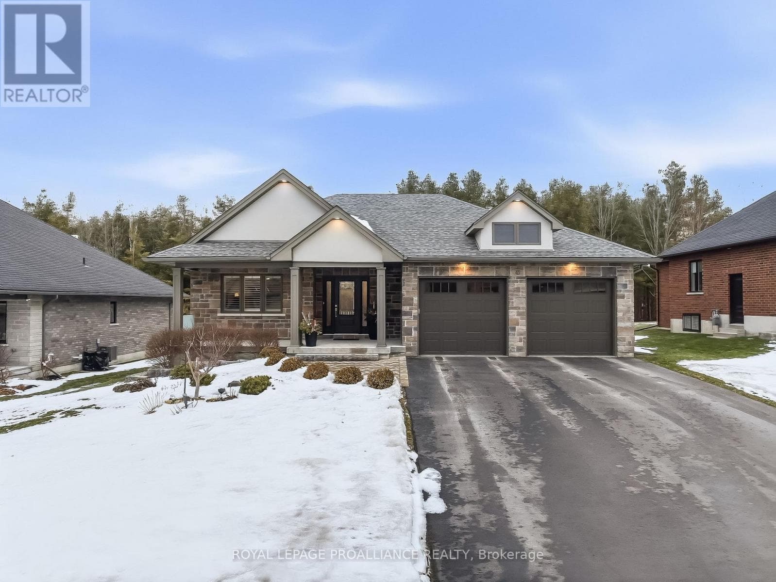 45 CASTLE RIDGE — Brighton, Ontario - Main photo