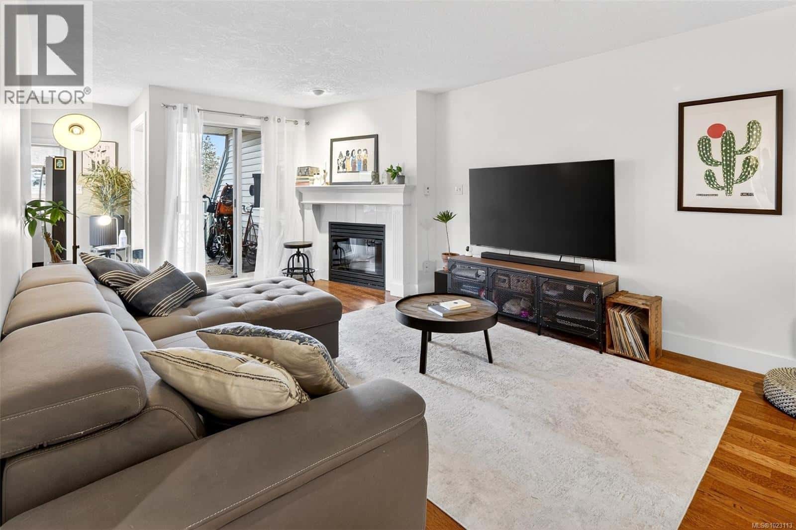 412 894 Vernon Ave — Saanich, British Columbia - Photo 2 of 23