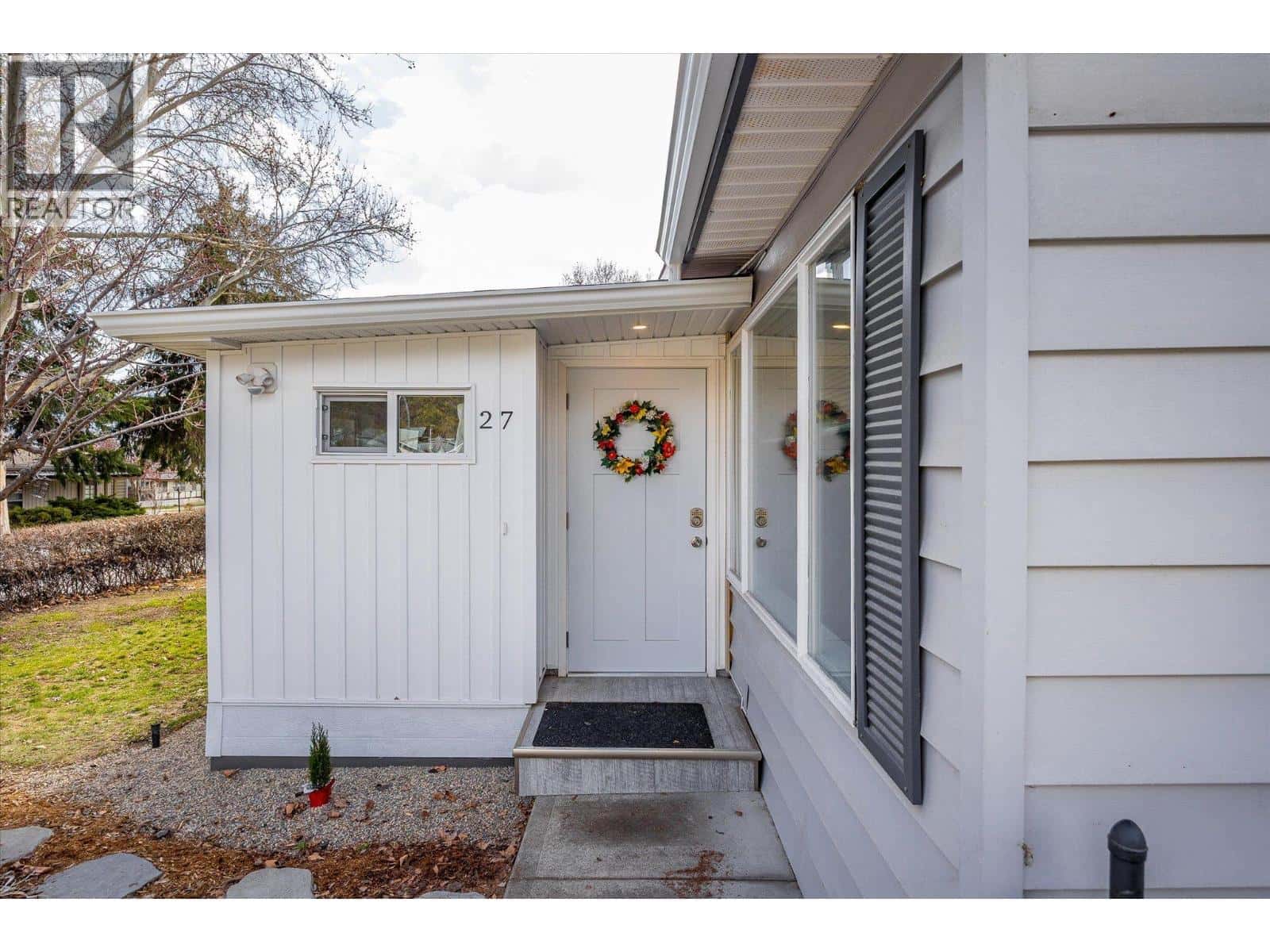 2001 97 Highway S Unit# 27 — West Kelowna, British Columbia - Photo 3 of 43