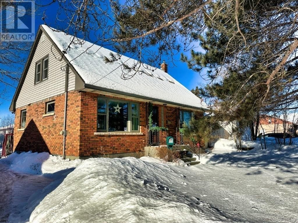 333 Shuniah Street — Thunder Bay, Ontario - Main photo