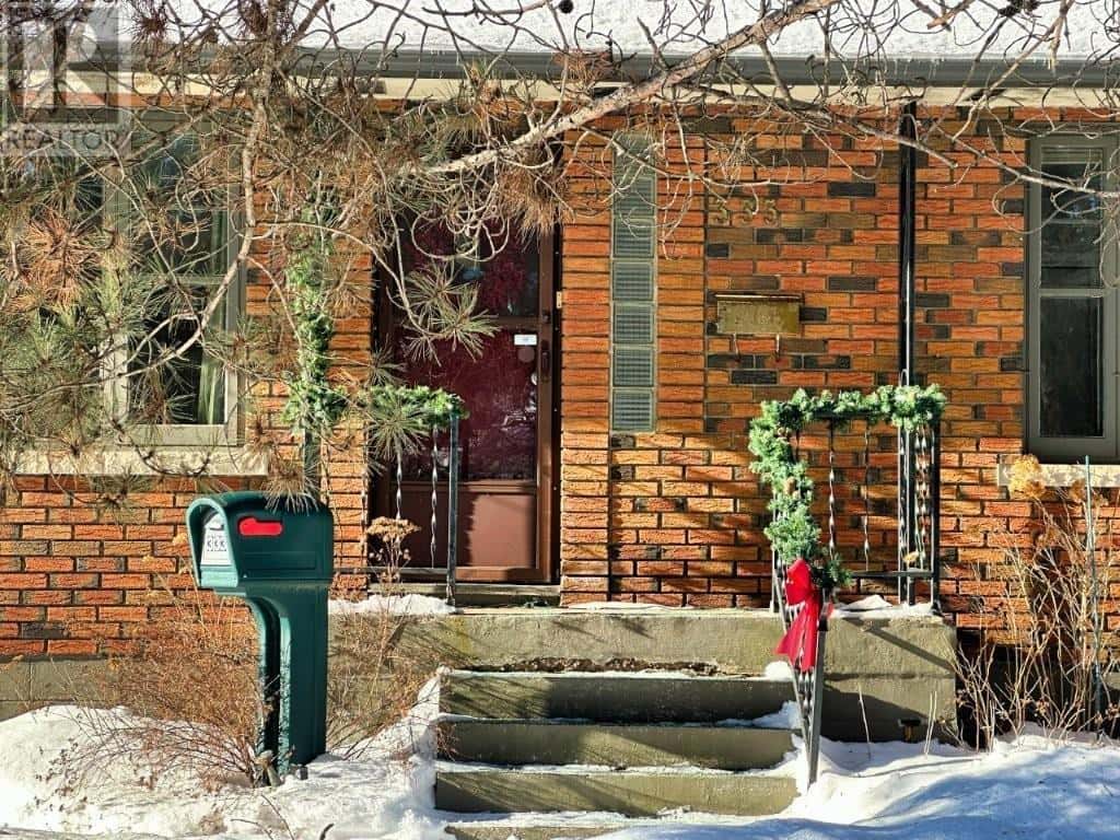 333 Shuniah Street — Thunder Bay, Ontario - Photo 5 of 50