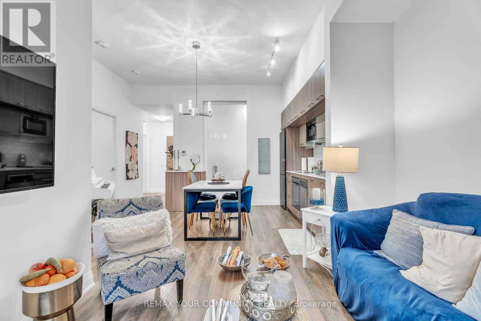 112 - 4800 HIGHWAY 7 ROAD — Vaughan (East Woodbridge), Ontario - Photo 2 of 38