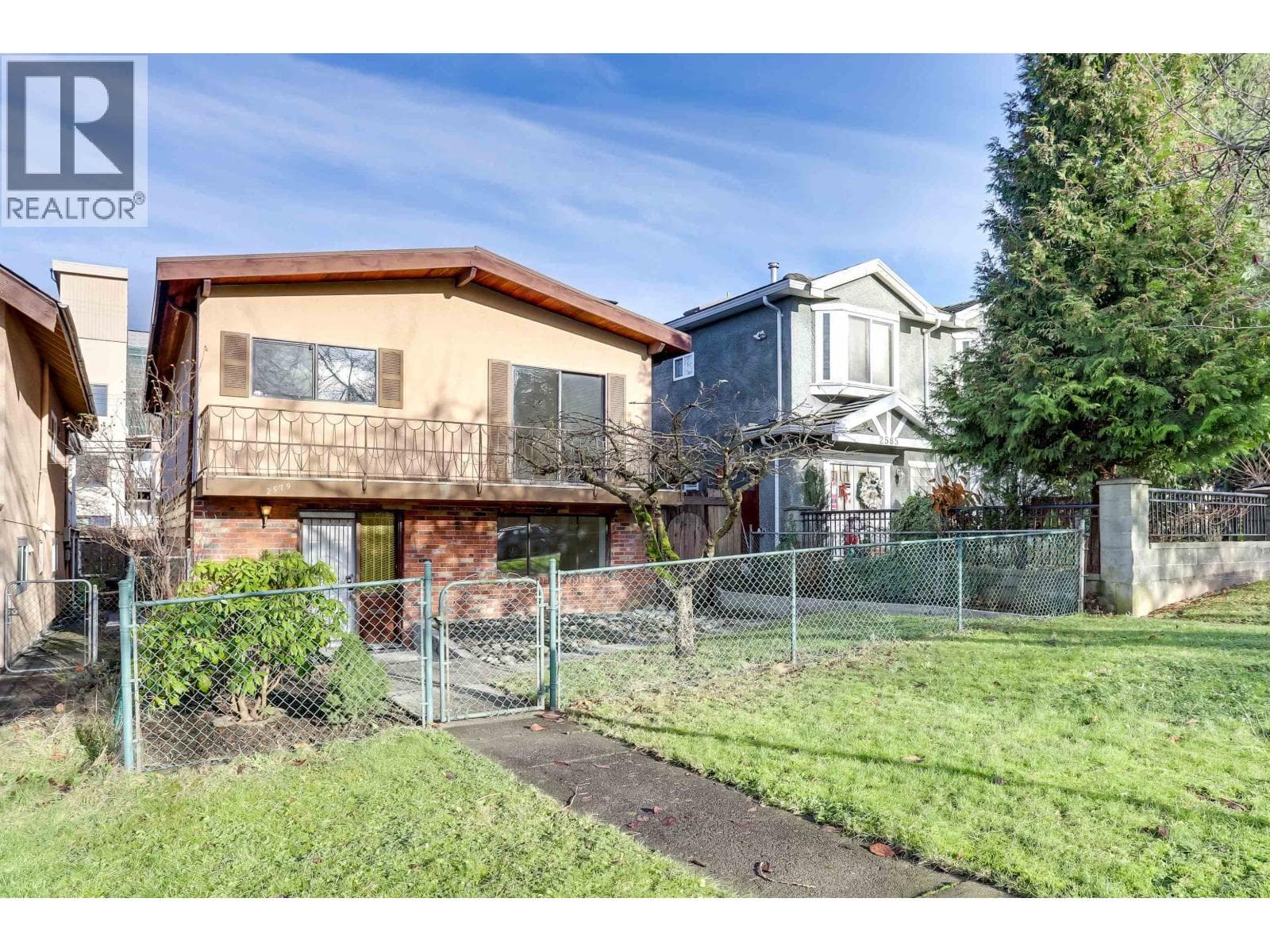 2579 E PENDER STREET — Vancouver, British Columbia - Main photo