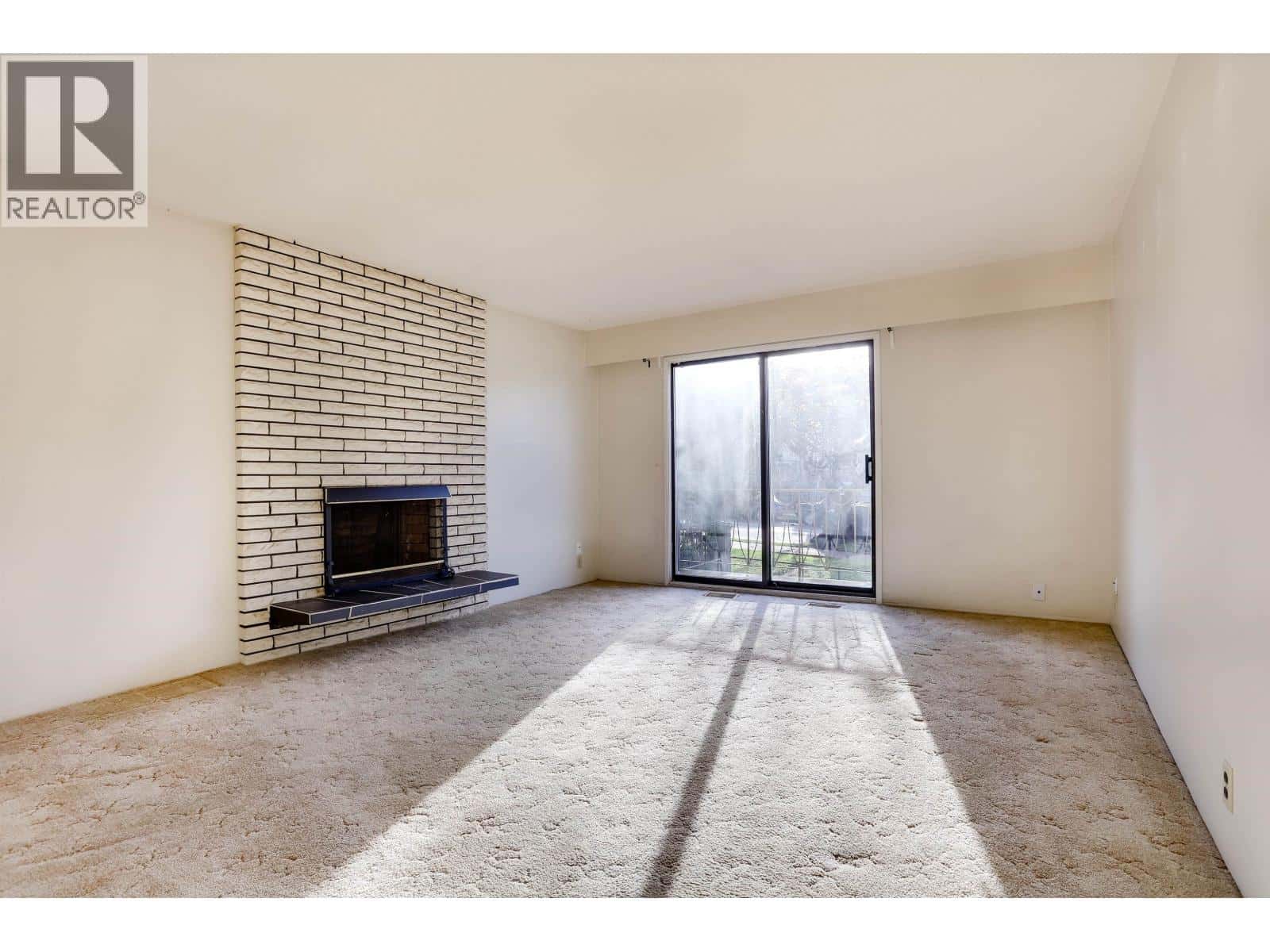 2579 E PENDER STREET — Vancouver, British Columbia - Photo 5 of 35