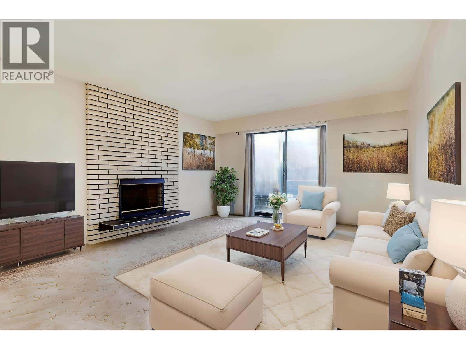 2579 E PENDER STREET — Vancouver, British Columbia - Photo 4 of 35