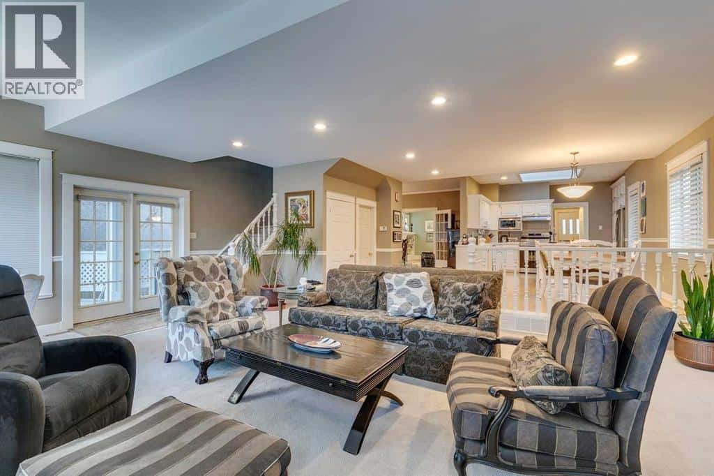 3028 1 Street SW — Calgary, Alberta - Photo 3 of 27