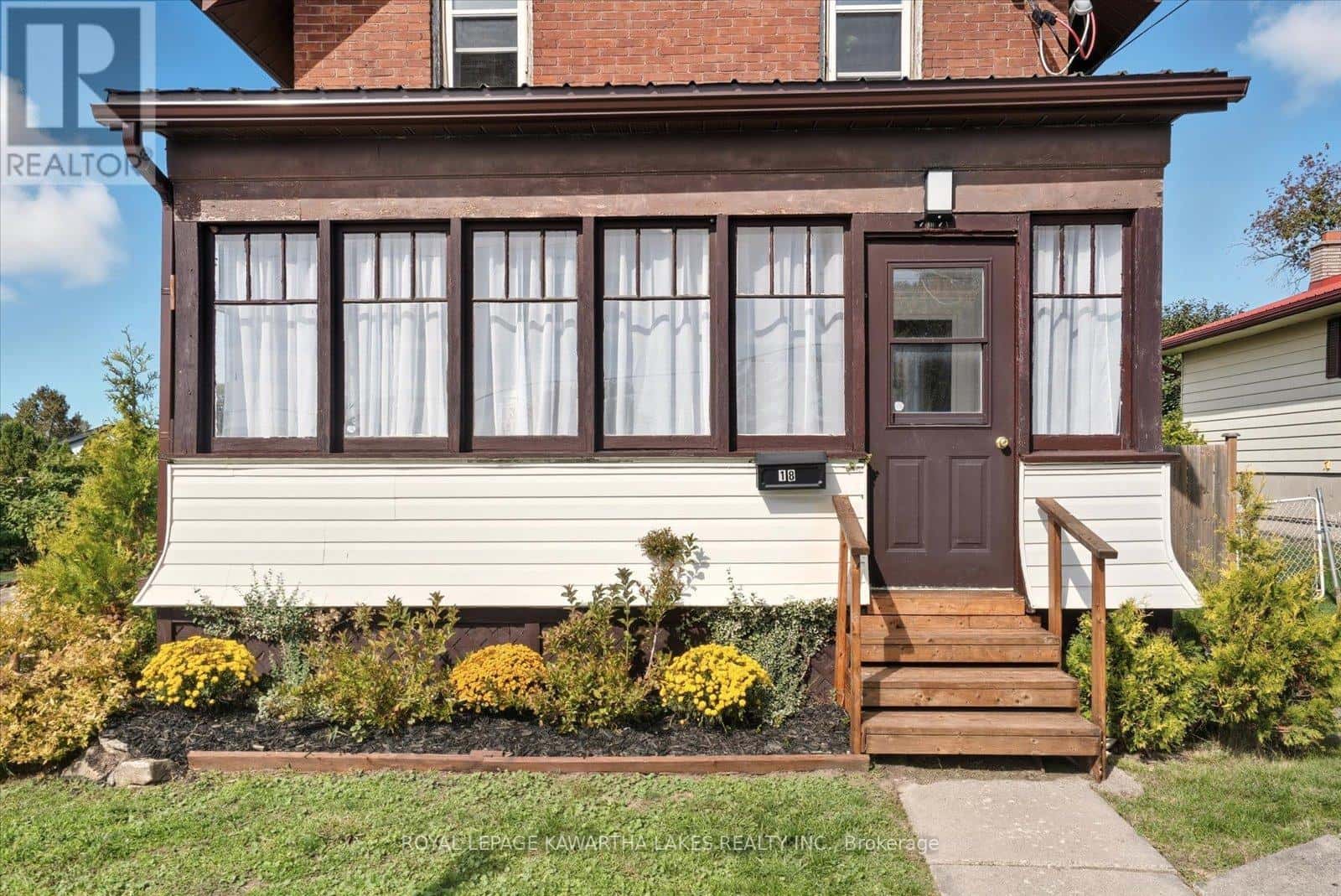 18 MARY STREET W — Kawartha Lakes (Lindsay), Ontario - Photo 2 of 38