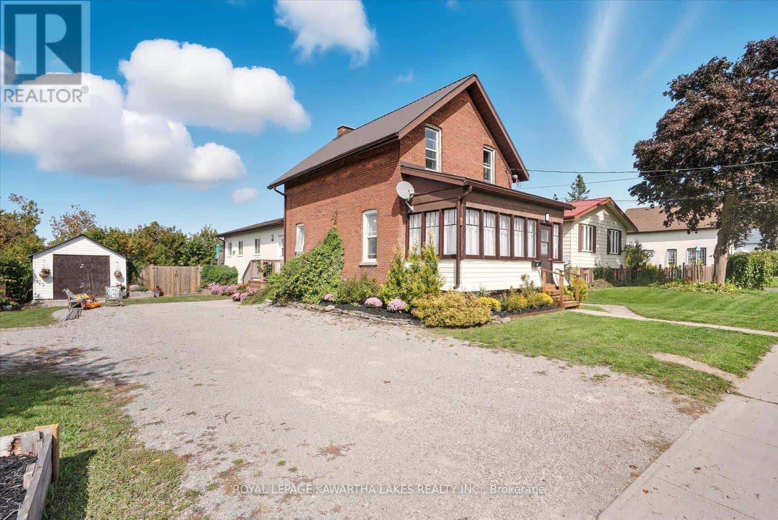 18 MARY STREET W — Kawartha Lakes (Lindsay), Ontario - Photo 3 of 38