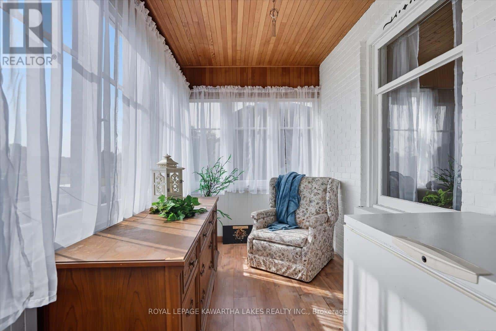 18 MARY STREET W — Kawartha Lakes (Lindsay), Ontario - Photo 4 of 38