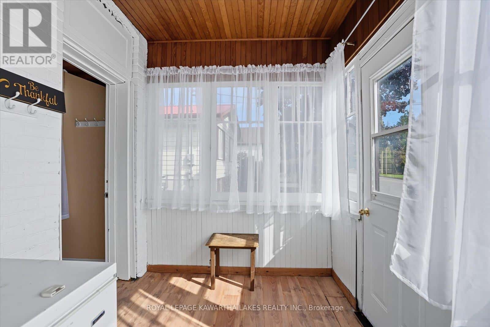 18 MARY STREET W — Kawartha Lakes (Lindsay), Ontario - Photo 5 of 38