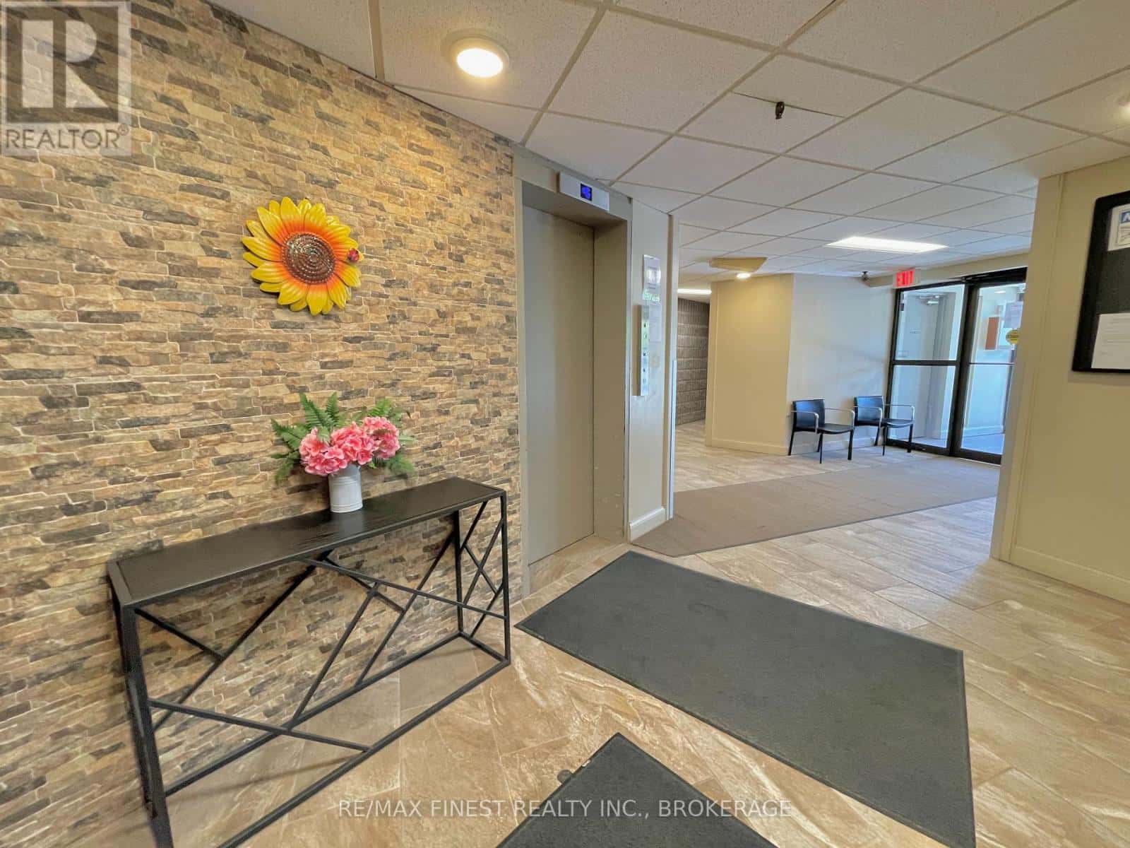 602 - 17 ELDON HALL PLACE — Kingston (Central City West), Ontario - Photo 5 of 28