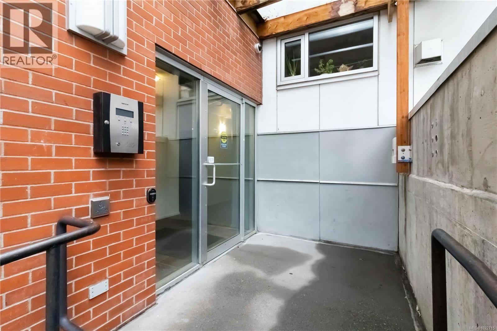 108 932 Johnson St — Victoria, British Columbia - Photo 5 of 26