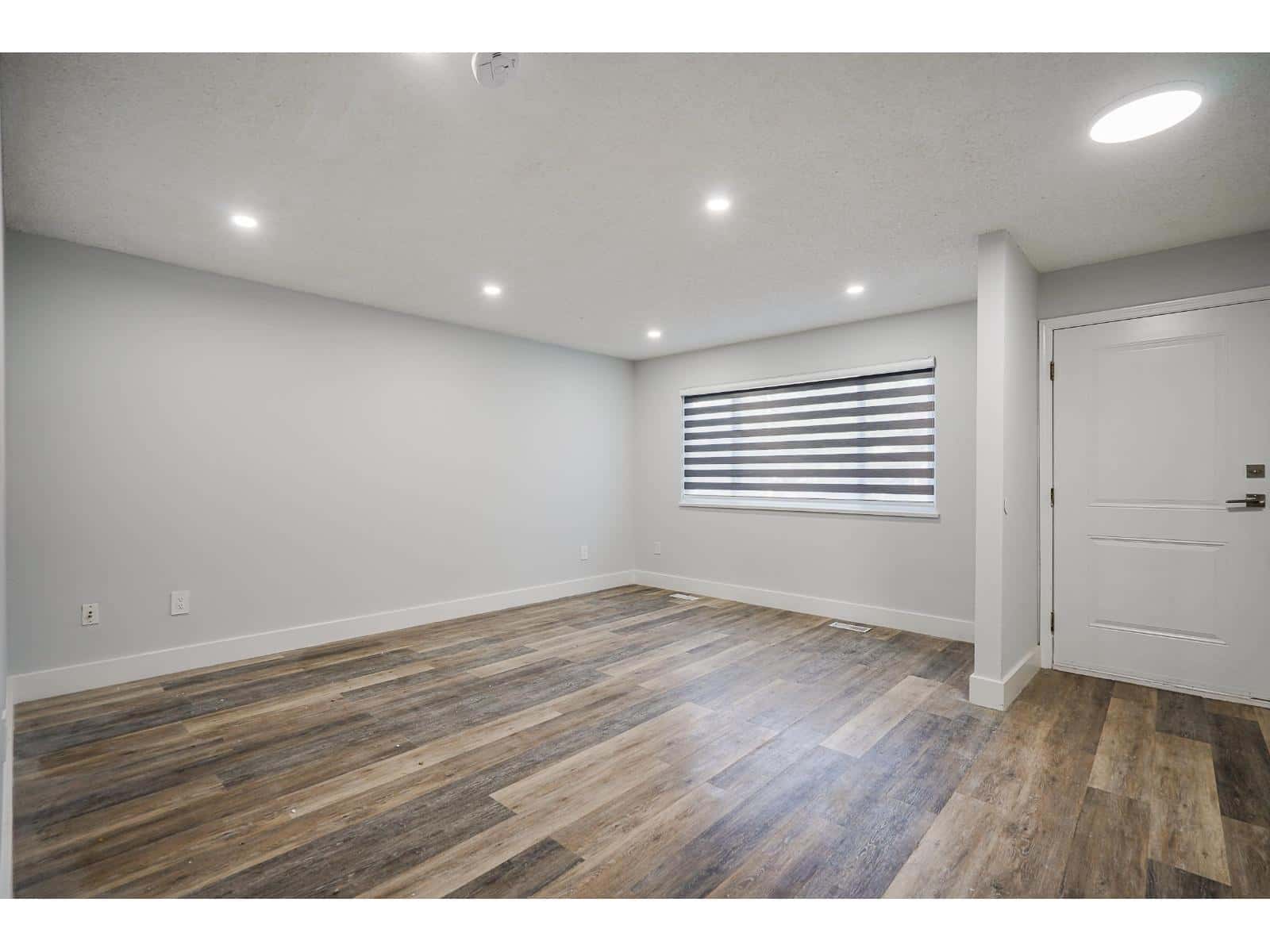 32382- 32384 BRANT AVENUE — Mission, British Columbia - Photo 4 of 33