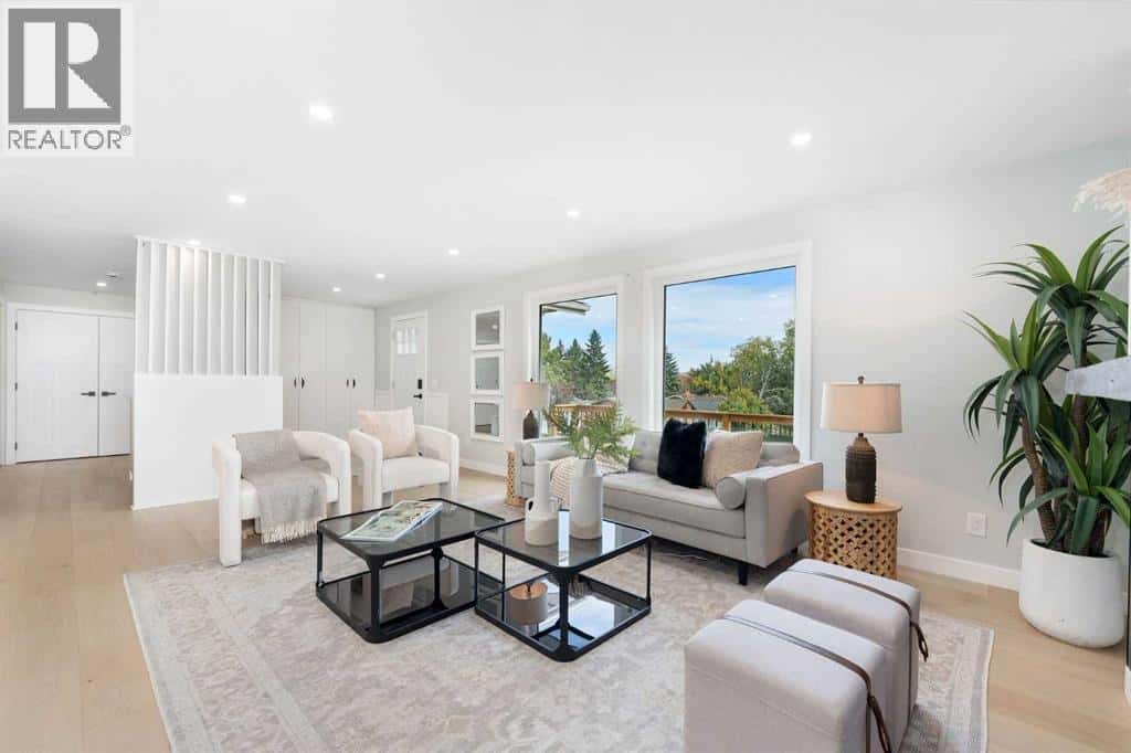 328 Cantrell Place SW — Calgary, Alberta - Photo 5 of 50