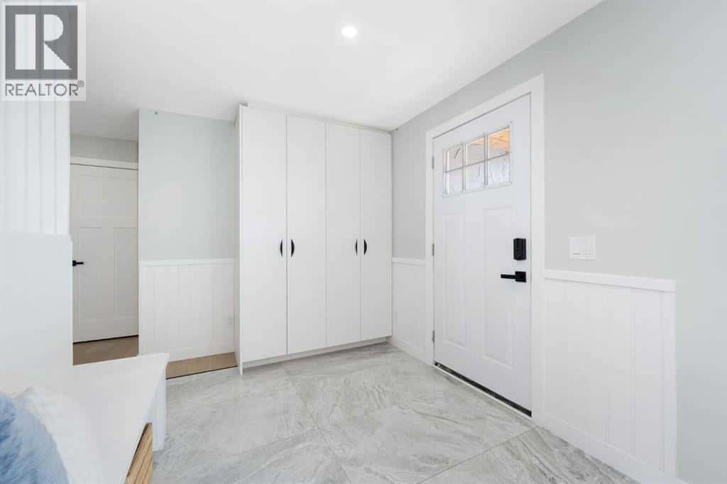 328 Cantrell Place SW — Calgary, Alberta - Photo 3 of 50