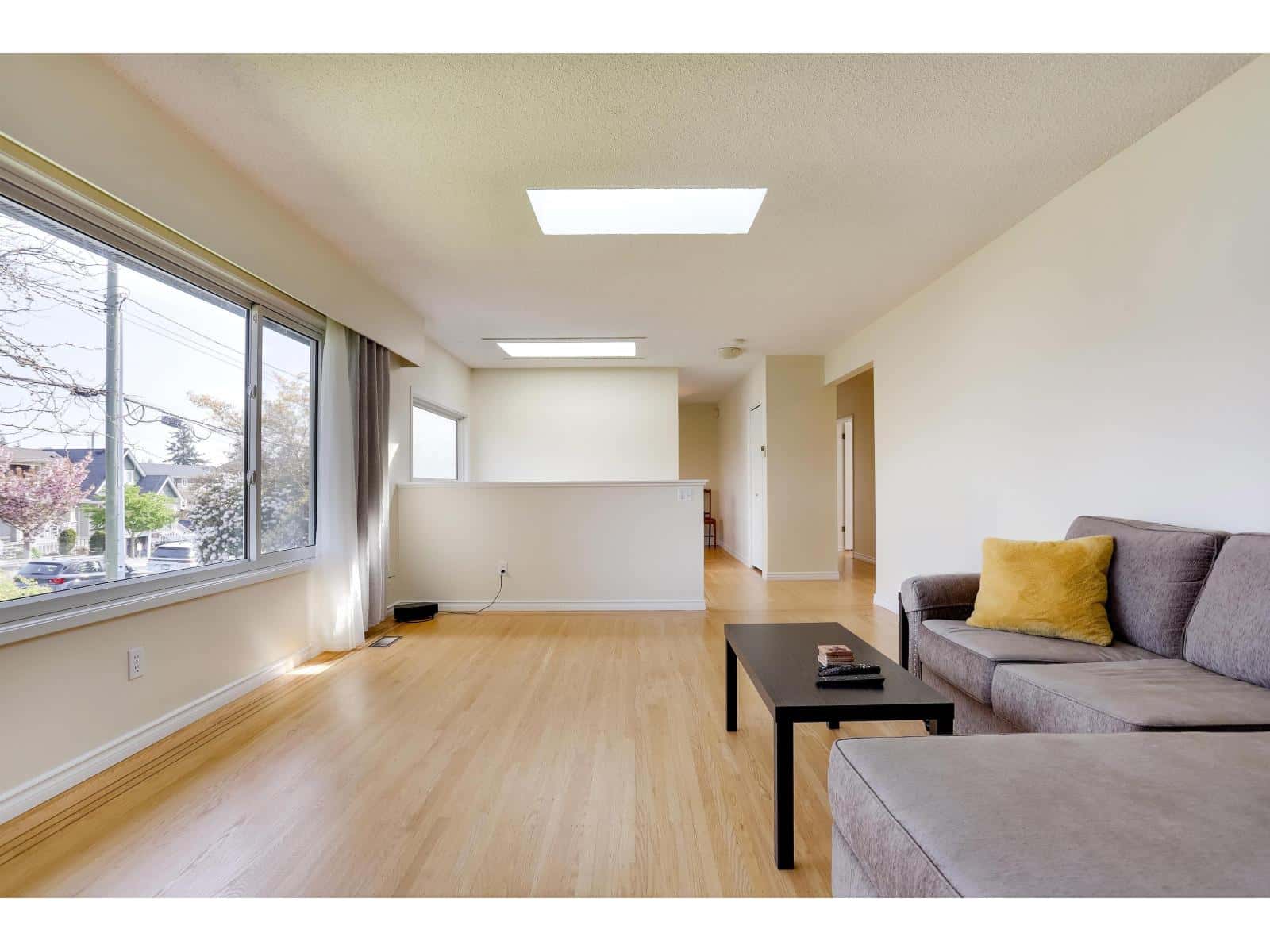 15568 THRIFT AVENUE — White Rock, British Columbia - Photo 5 of 31