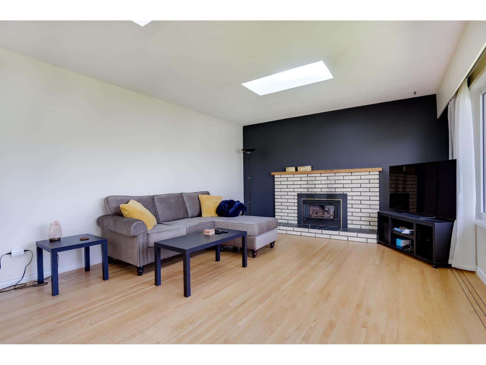 15568 THRIFT AVENUE — White Rock, British Columbia - Photo 4 of 31