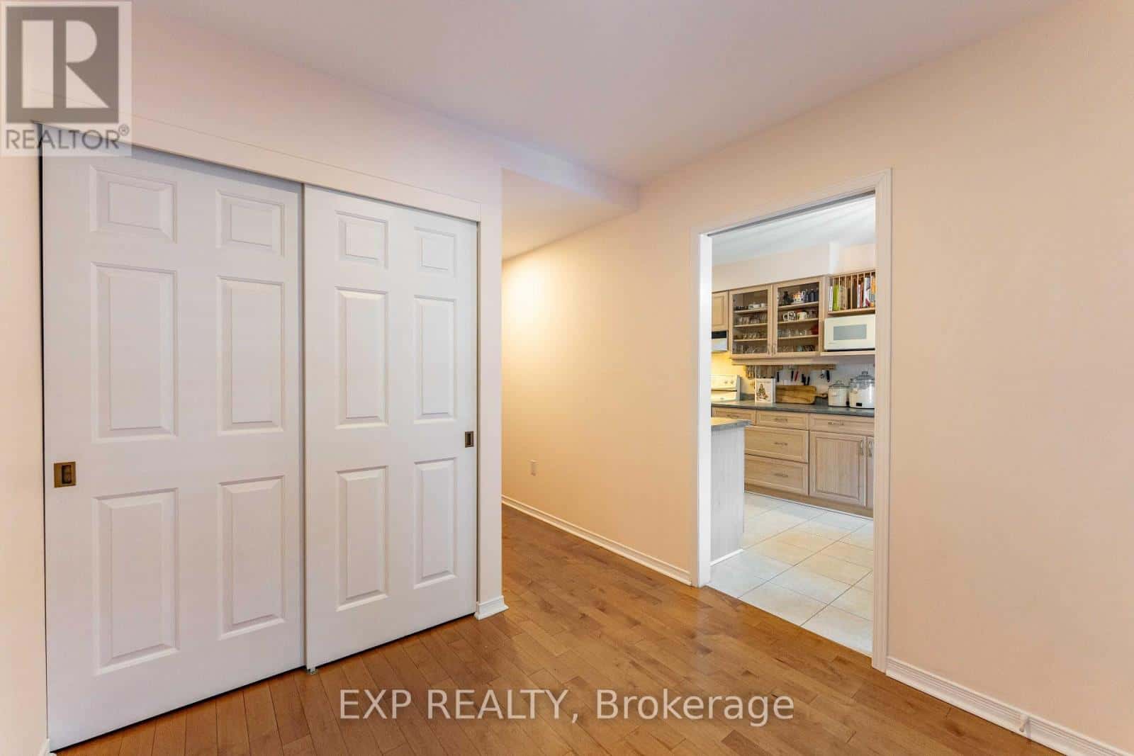 2 - 111 ECHO DRIVE — Ottawa, Ontario - Photo 4 of 49