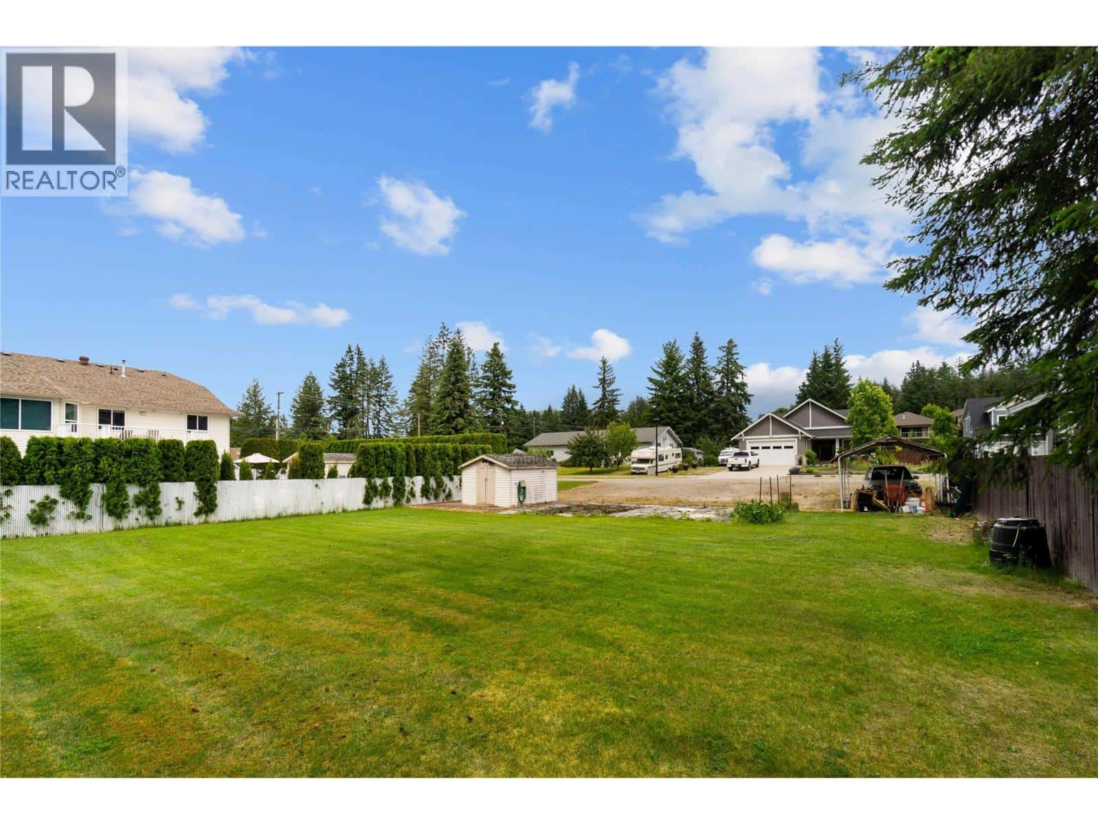 1081 23 Street SE — Salmon Arm, British Columbia - Photo 5 of 11