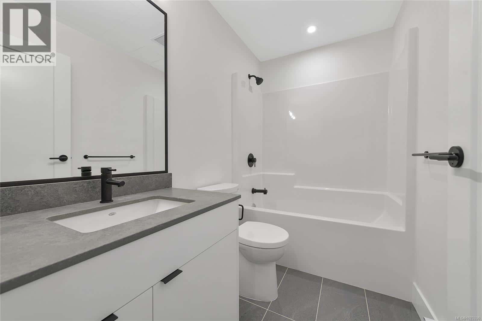 403 1114 Samar Cres — Langford, British Columbia - Photo 2 of 26