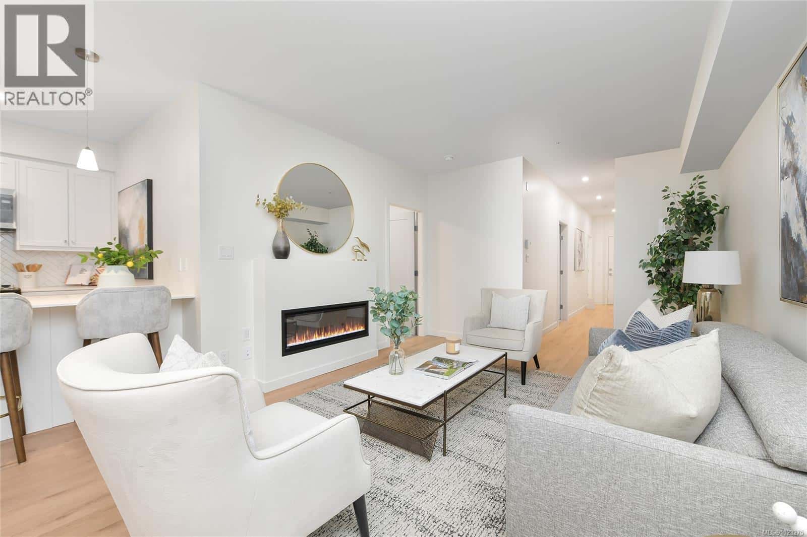 203 9716 Third St — Sidney, British Columbia - Photo 2 of 39