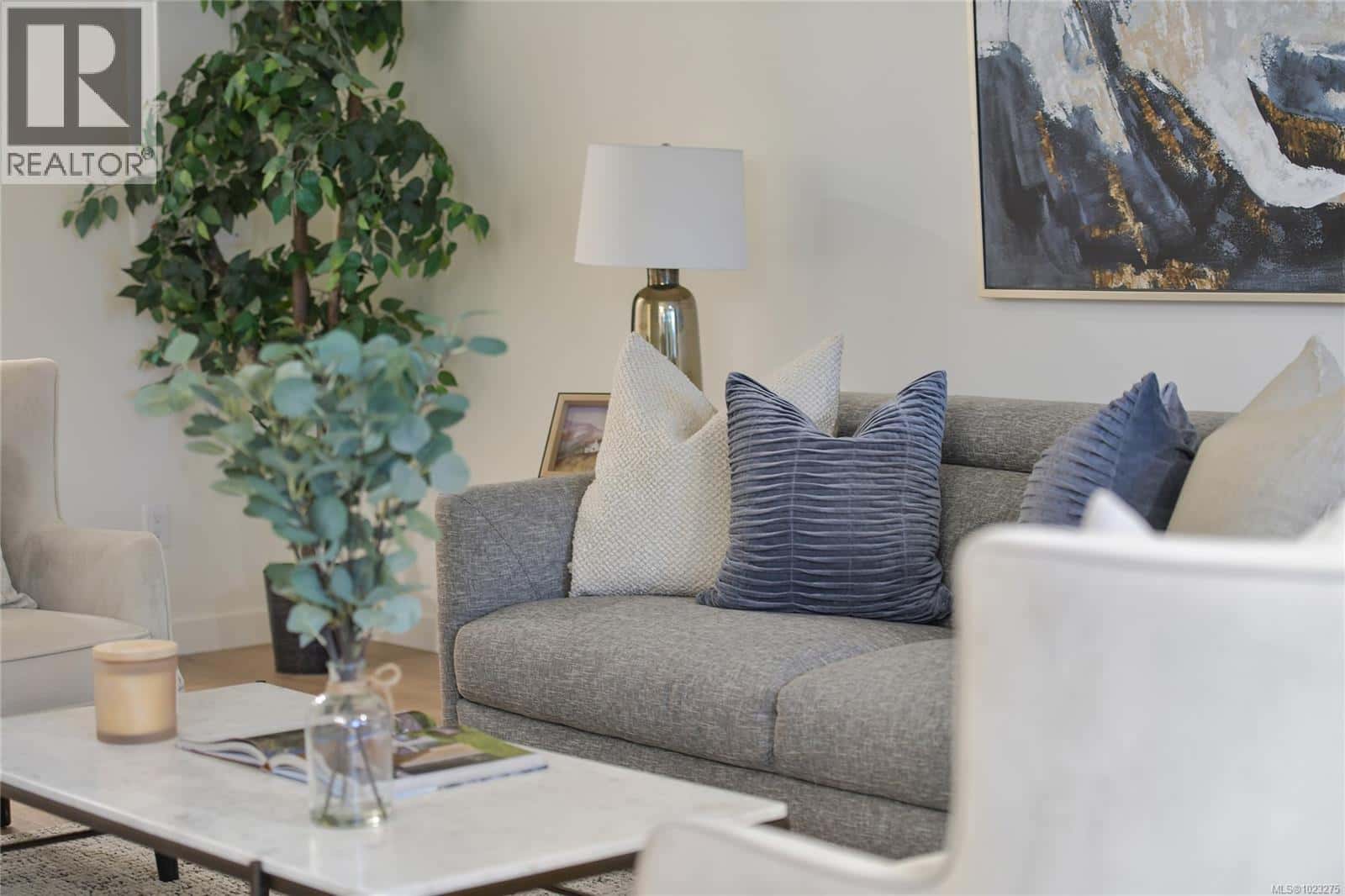 203 9716 Third St — Sidney, British Columbia - Photo 3 of 39