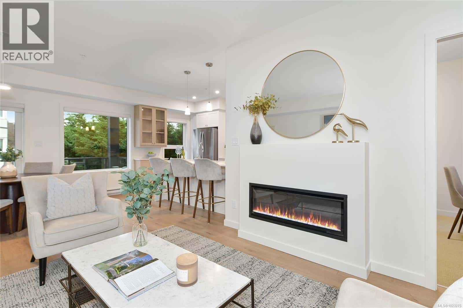 203 9716 Third St — Sidney, British Columbia - Photo 4 of 39