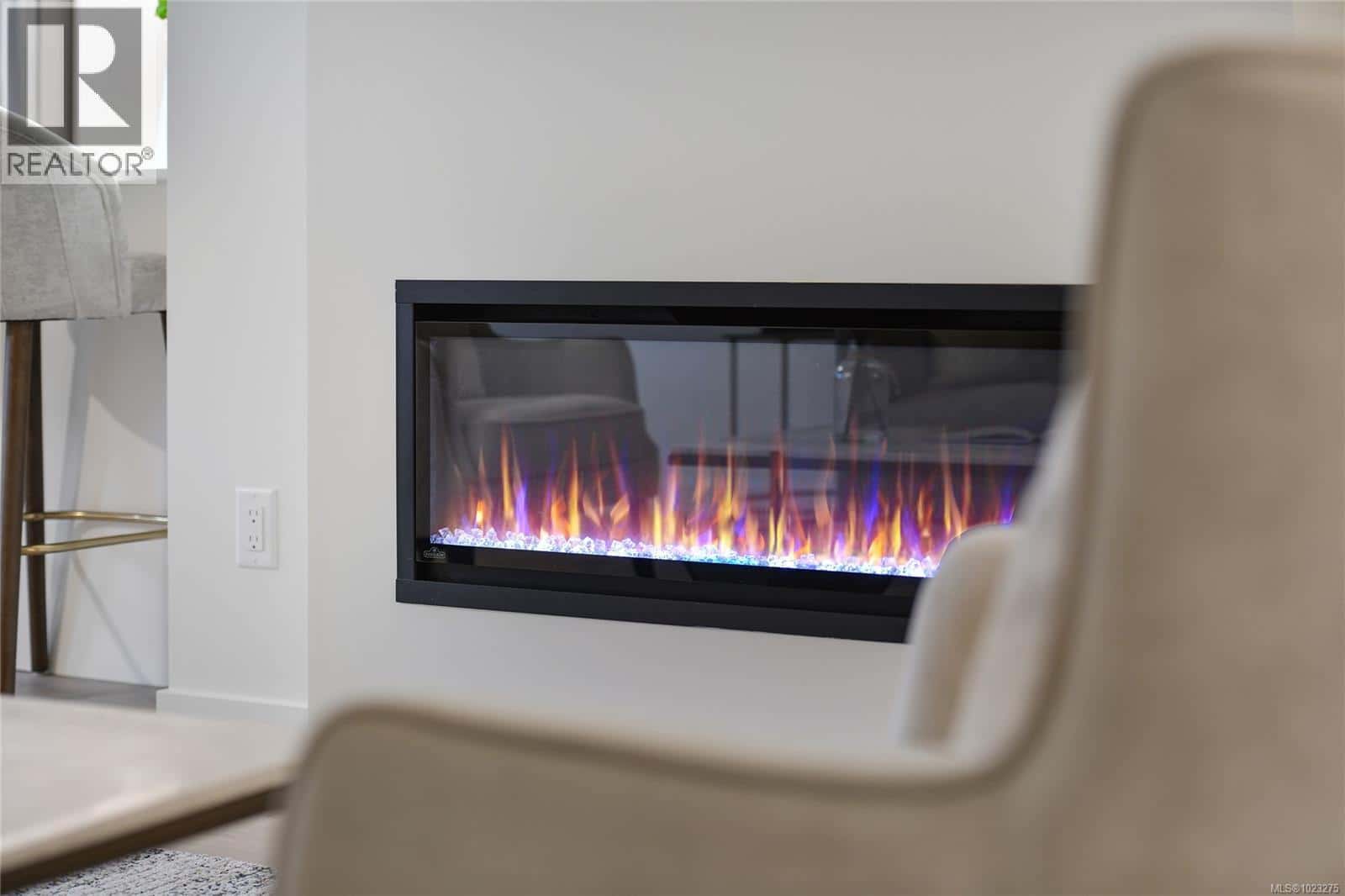 203 9716 Third St — Sidney, British Columbia - Photo 5 of 39