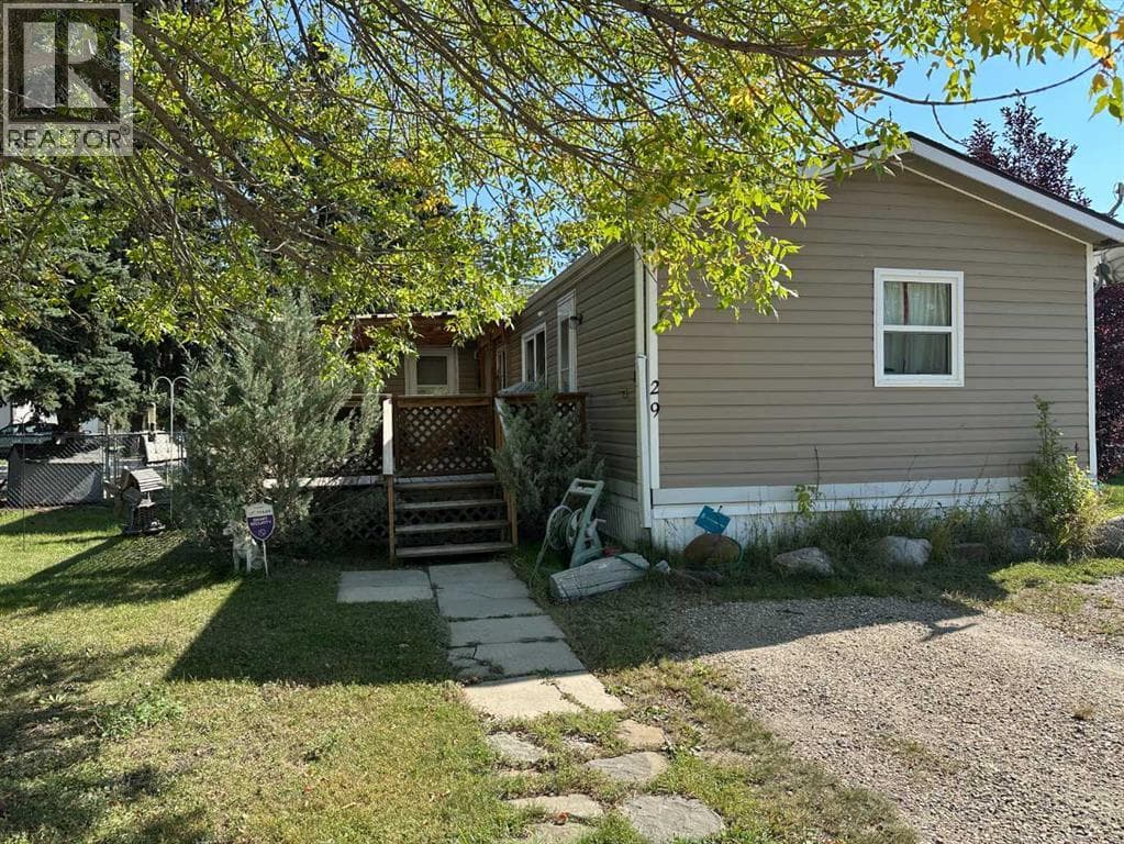 29, 6205 54 Street — Ponoka, Alberta - Main photo