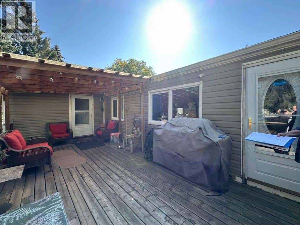 29, 6205 54 Street — Ponoka, Alberta - Photo 2 of 12