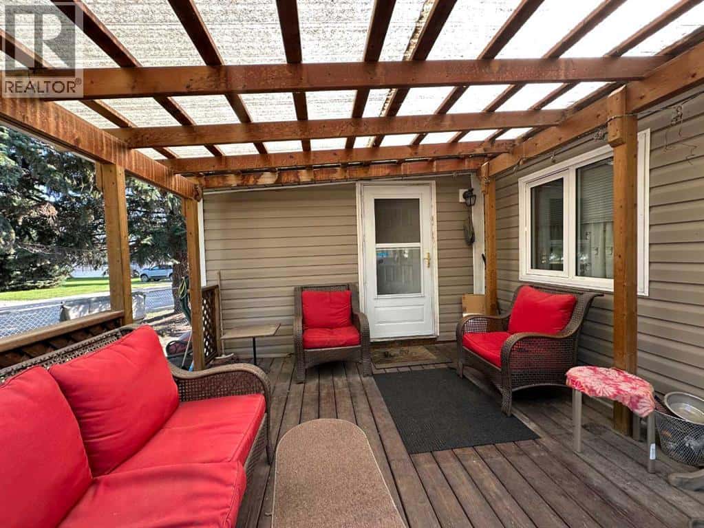 29, 6205 54 Street — Ponoka, Alberta - Photo 3 of 12