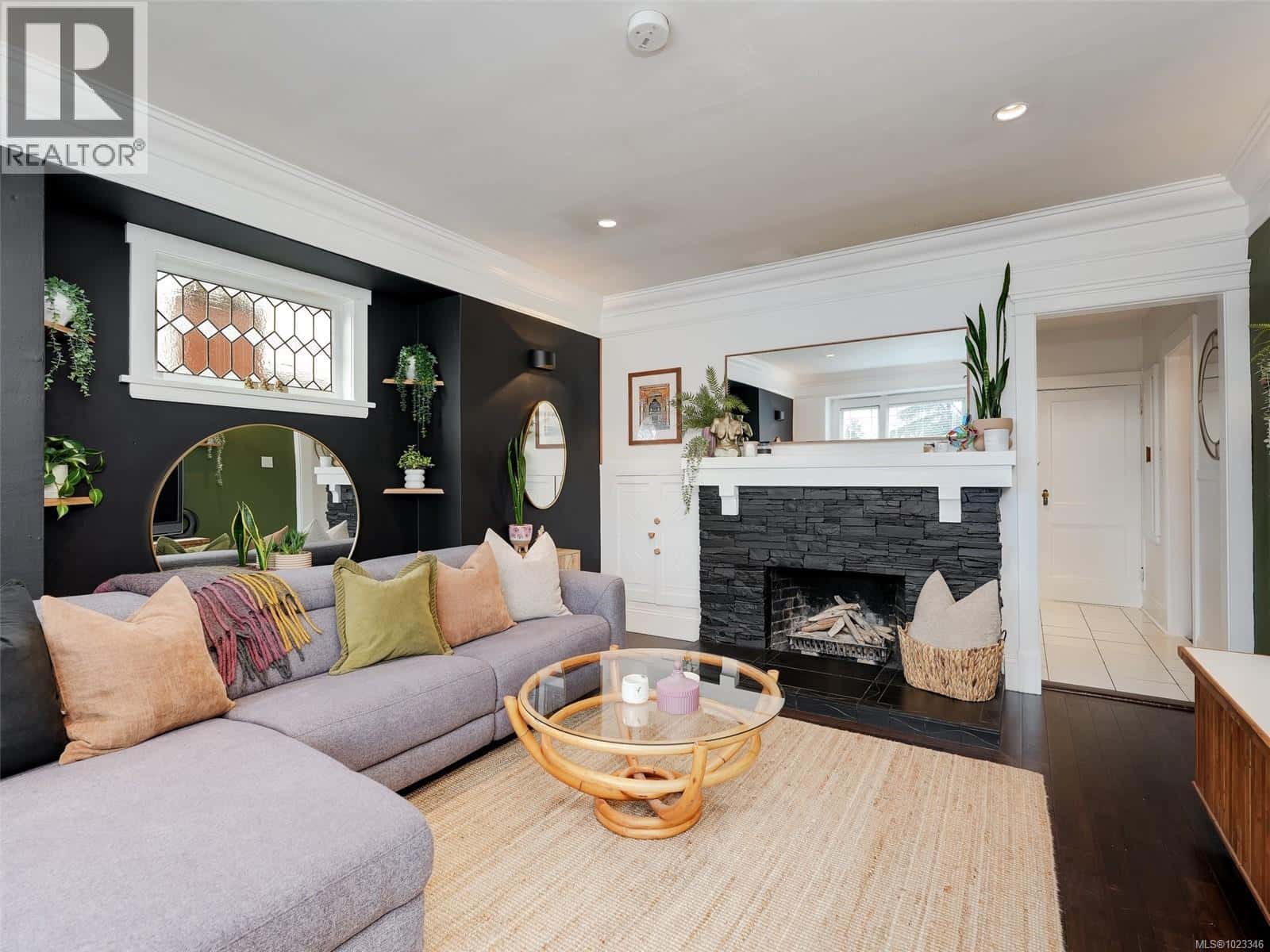 3115 Somerset St — Victoria, British Columbia - Photo 4 of 41