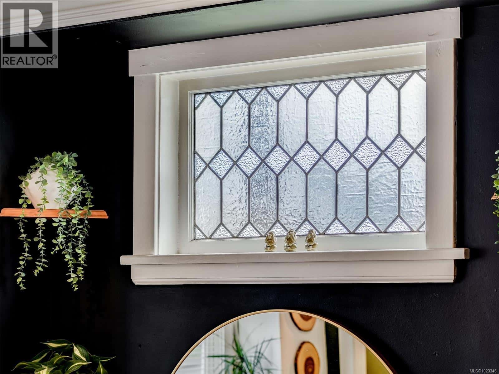 3115 Somerset St — Victoria, British Columbia - Photo 5 of 41