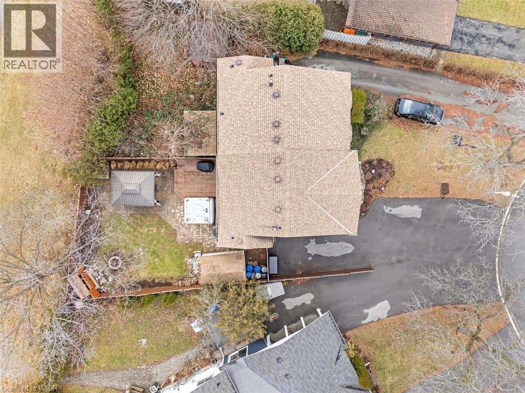 655 LOMOND Crescent — Burlington, Ontario - Photo 3 of 50