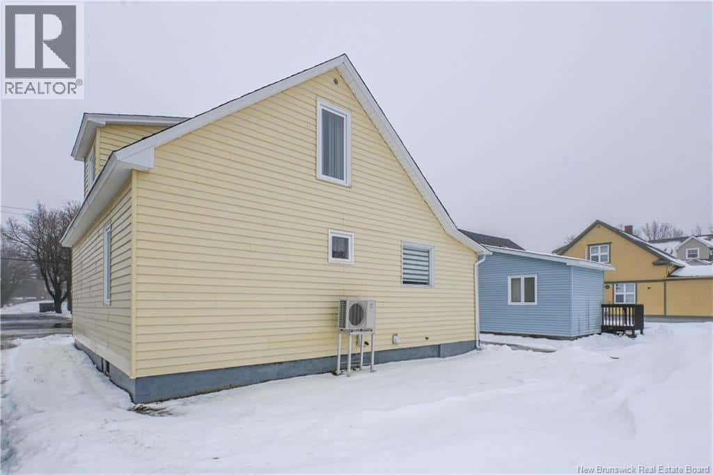 117 Degrâce Street — Shippagan, New Brunswick - Photo 4 of 38