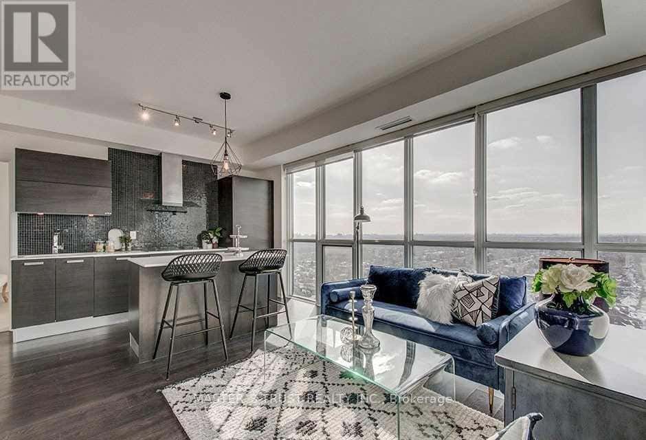 2107 - 11 BOGERT AVENUE — Toronto (Lansing-Westgate), Ontario - Photo 2 of 11