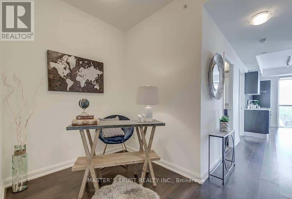 2107 - 11 BOGERT AVENUE — Toronto (Lansing-Westgate), Ontario - Photo 4 of 11